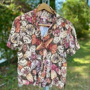 Hawaiian shell print shirt (L)